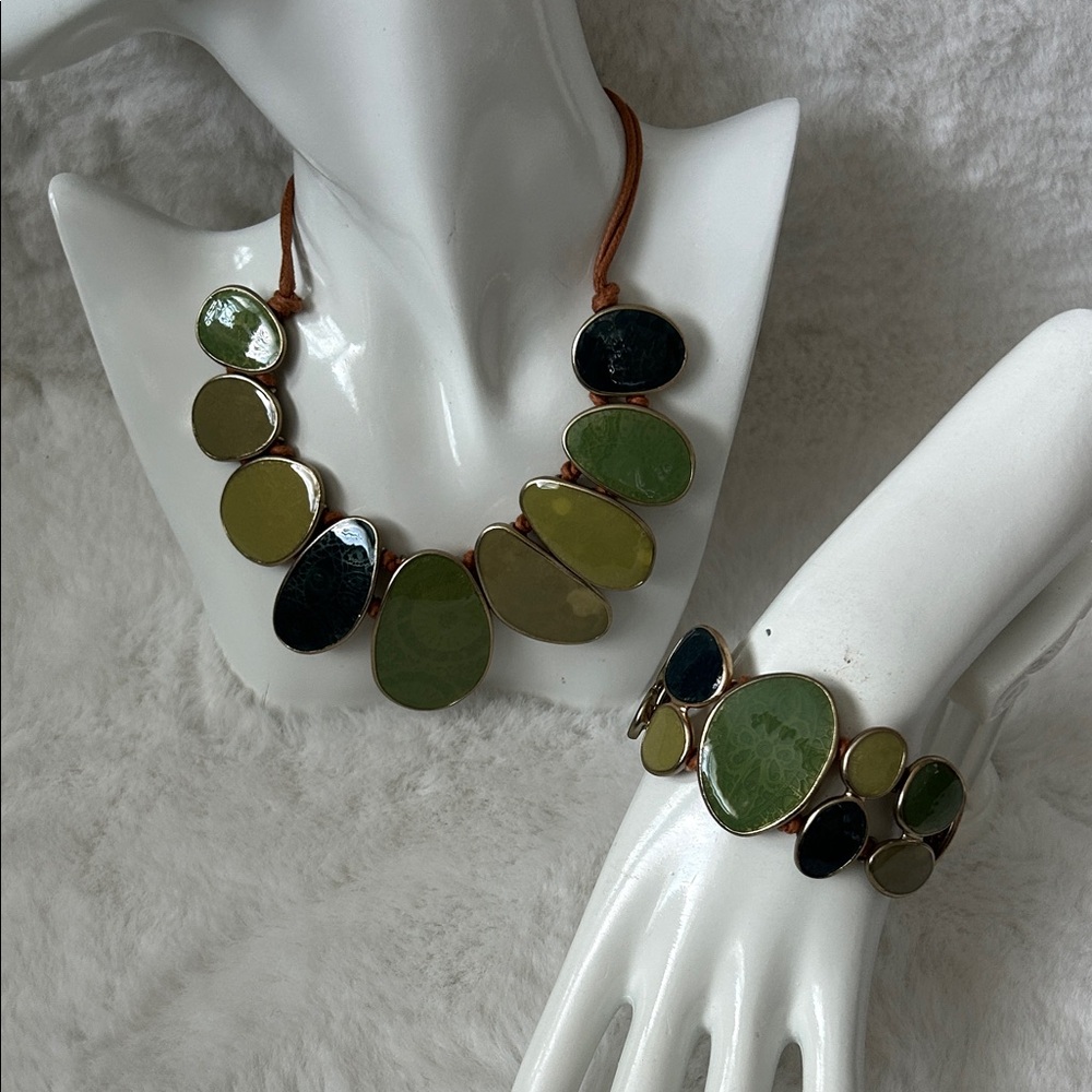 Chic Green Stone Necklace Set